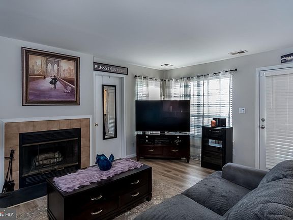 3rd image of 6015 Curtier Dr #D