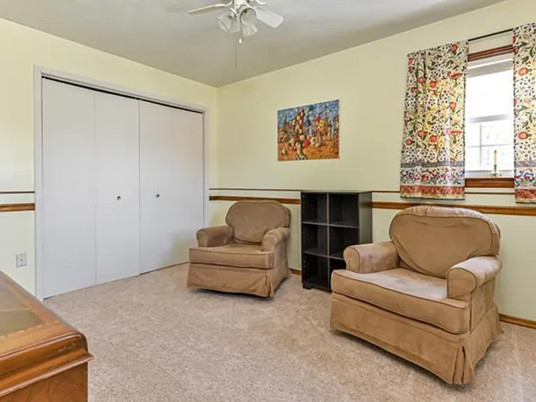 105 Shady Spring Rd — Photo 9