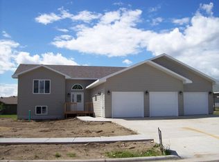 1121 Redwood Dr, Watertown, SD 57201