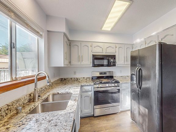 4th image of 221 Avalon Pl NW