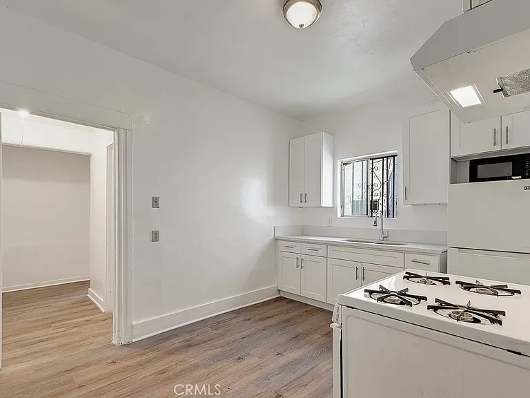220 E Vernon Ave #1/2 — Photo 2