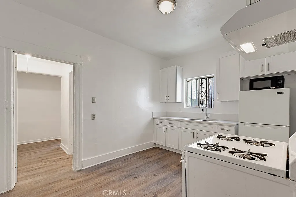 Building Photo - 220 E Vernon Ave #1/2