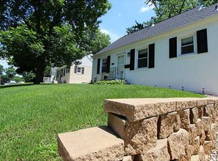 2111 F Ave NE, Cedar Rapids, IA 52402