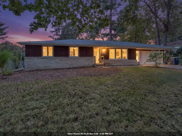 1669 Forest Glen Dr, Green Bay, WI 54304