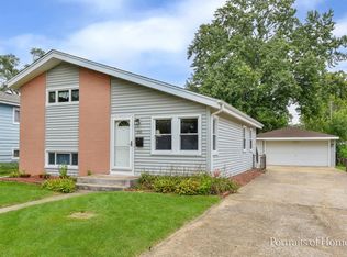 355 N Lincoln Ave, Villa Park, IL 60181