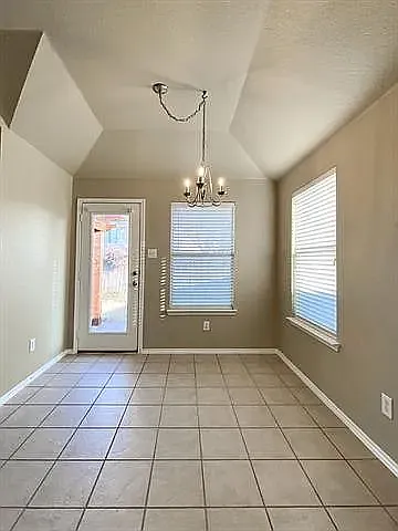 1000 Campbell Dr — Photo 5