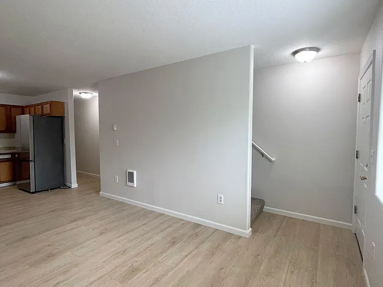 9833 N Lombard St — Photo 11