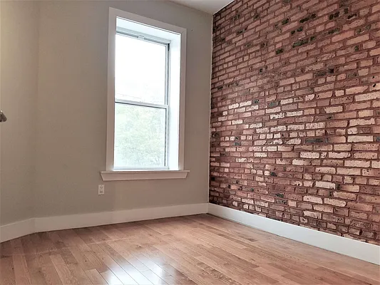 Rented by The Hamilton Group | media 21