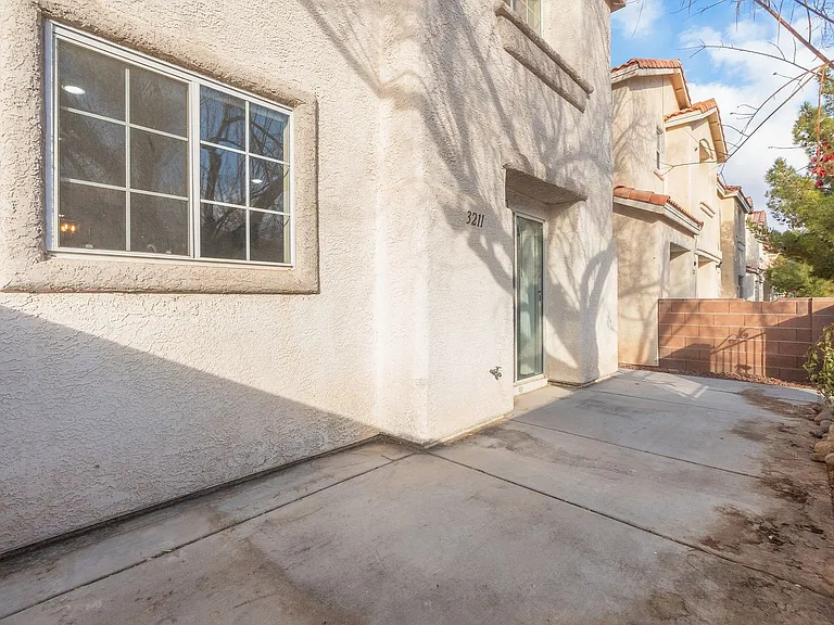 3211 Sunrise Cove Ave — Photo 22