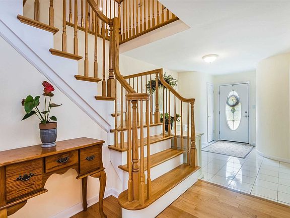 3rd image of 18 Homestead Cir