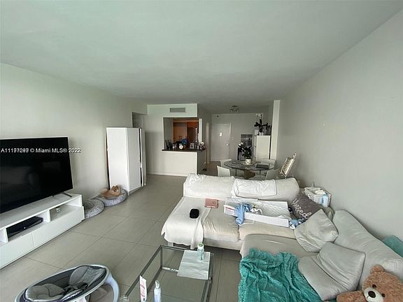 3rd image of 1000 West Ave APT 1415