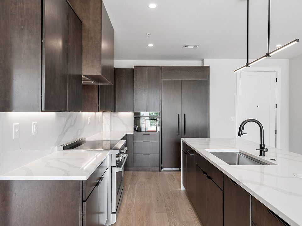 1st image of 321 31st Ave N #515