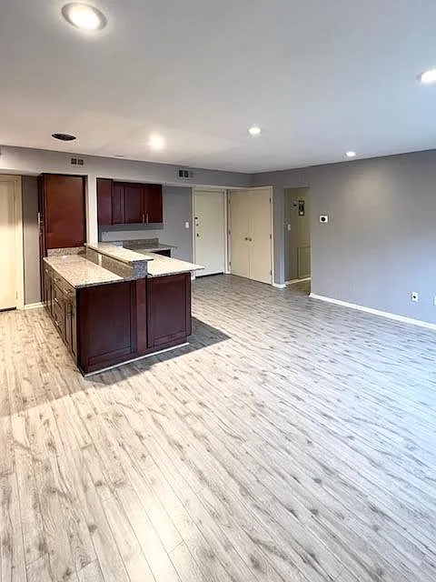 20301 Shelburne Rd — Photo 2