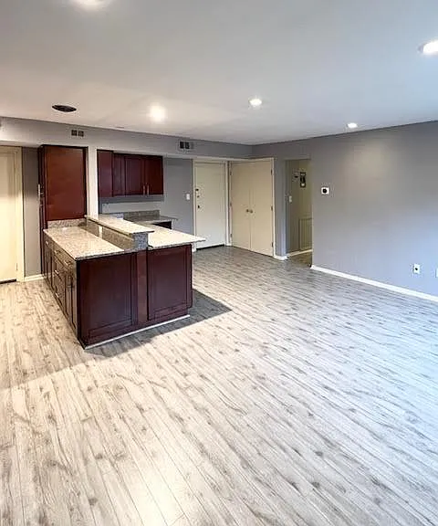 20301 Shelburne Rd #9 — Photo 2