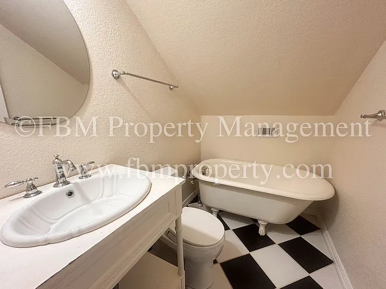 10693 S FM 148 — Photo 17
