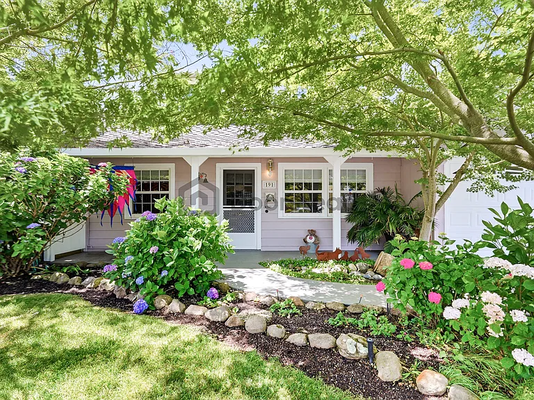 191 Pickwick Dr — Photo 5