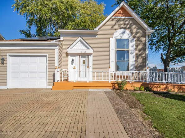 2565 Prairieview Ln N, Aurora, IL 60502