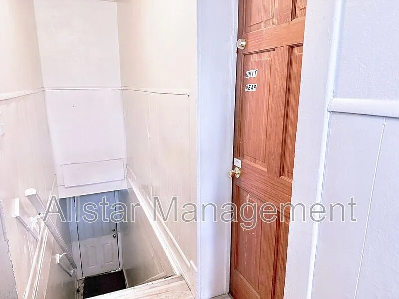 2 bed, 1.0 bath, 810 sqft, $800 — Photo 4