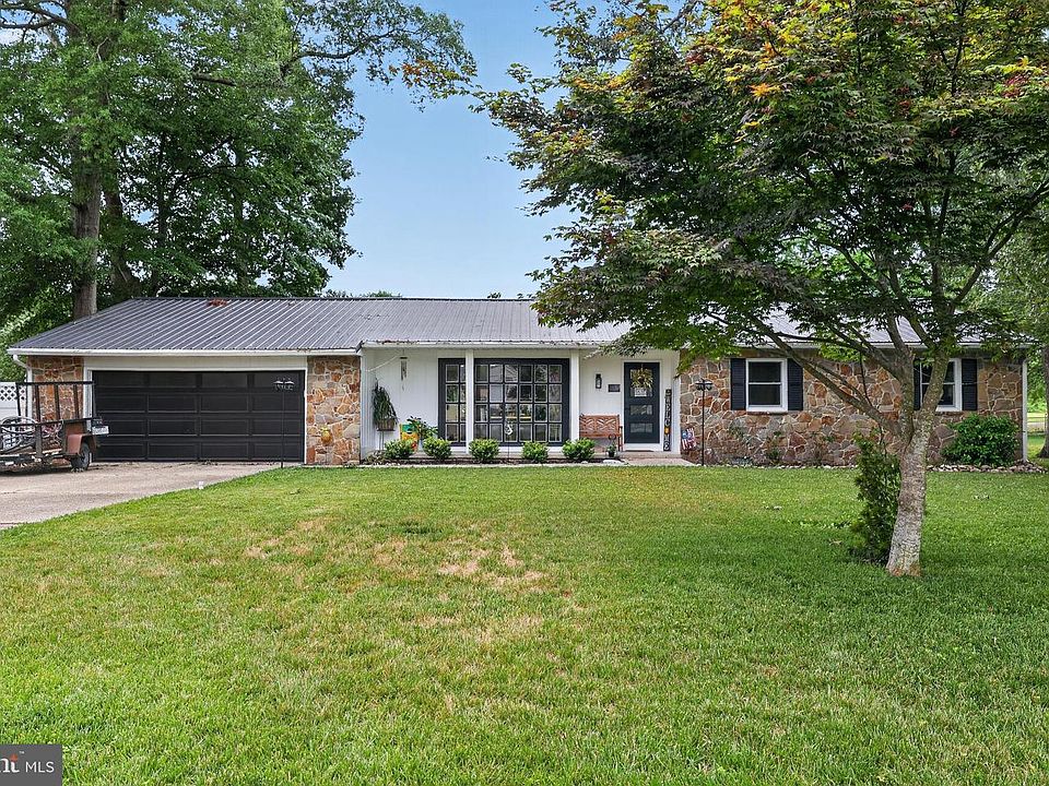 1st image of 115 River Bend Dr