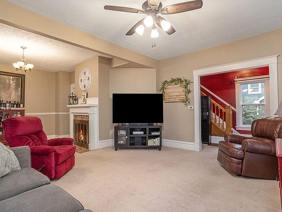 5th image of 611 W Mansion St