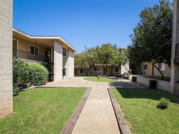 3rd image of 1304 McKie Dr APT 211