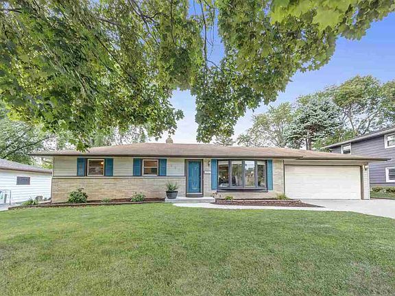 2nd image of 827 Virginia Dr