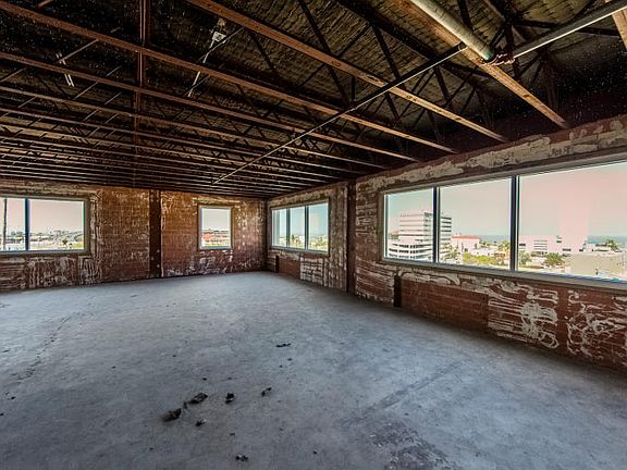 3rd image of 901 N Upper Broadway St APT 404