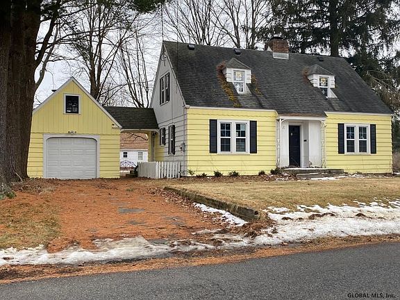 2nd image of 20 Surrey Dr