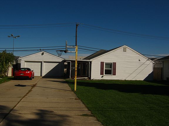 2nd image of 911 Hanson St