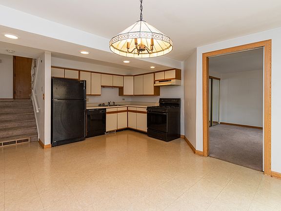 5th image of 918 N Milwaukee Ave APT D