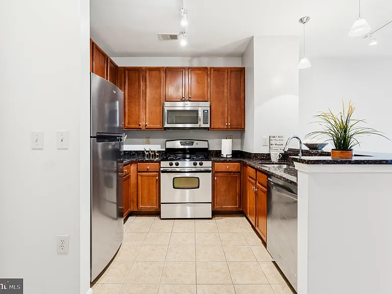 2665 Prosperity Ave #105 — Photo 4