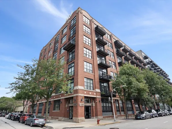 1250 W Van Buren St APT 704, Chicago, IL 60607