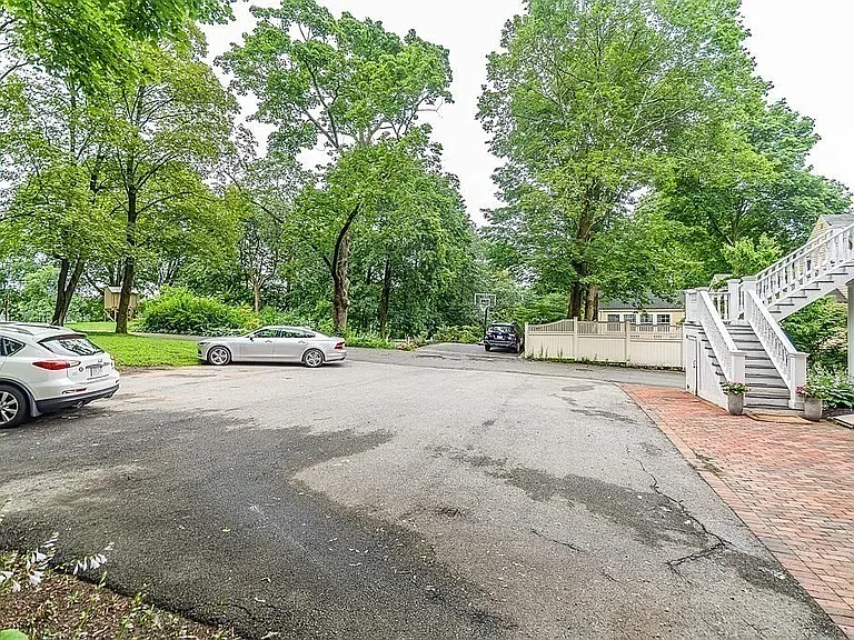 38 Salem St #B — Photo 34