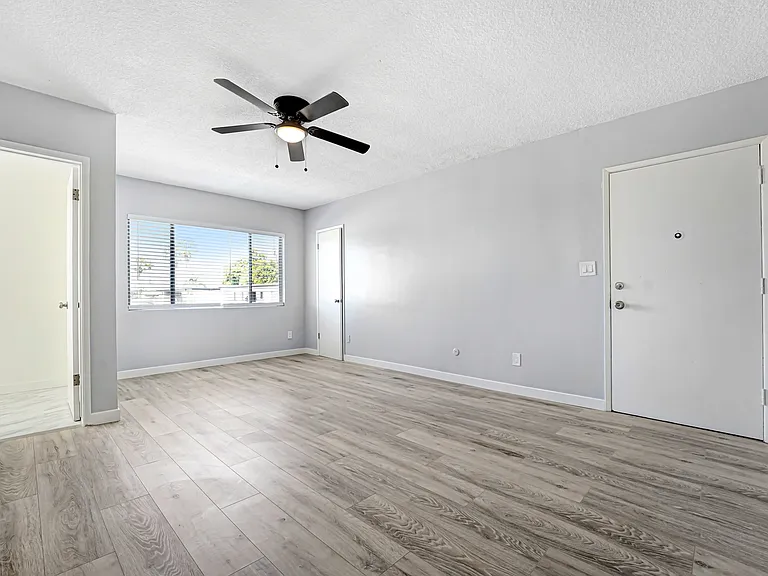 850 Victor Ave — Photo 8