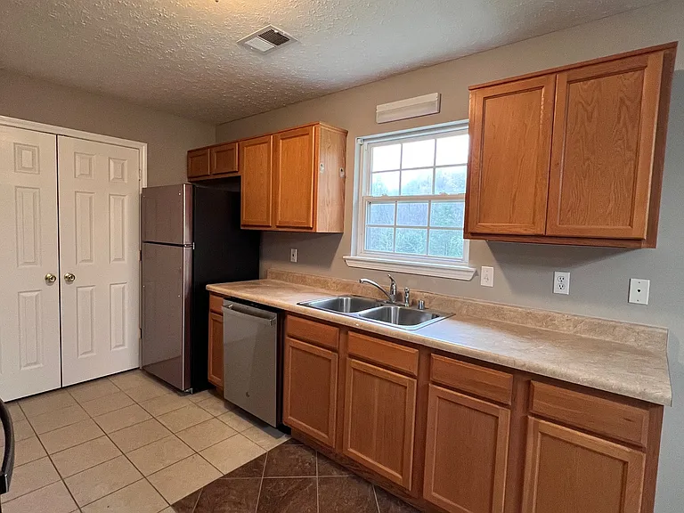 144 Croghan Way — Photo 4