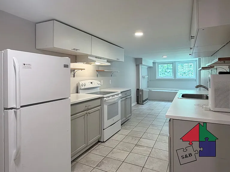 110 Northfield St — Photo 2