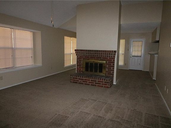 3rd image of 411 Valley Mills Dr