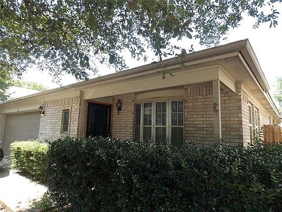 2nd image of 525 Mockingbird Dr