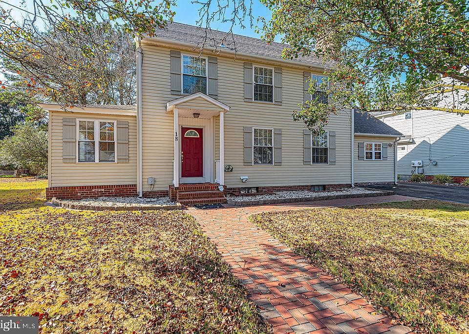 1st image of 18 Clayton Ave