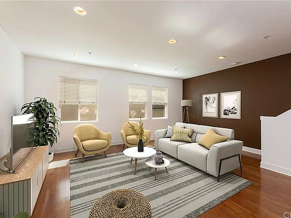 5th image of 300 E 4th St Unit 109