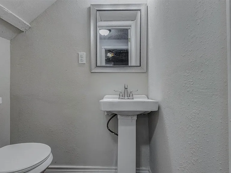 2410 Cleburne St — Photo 22