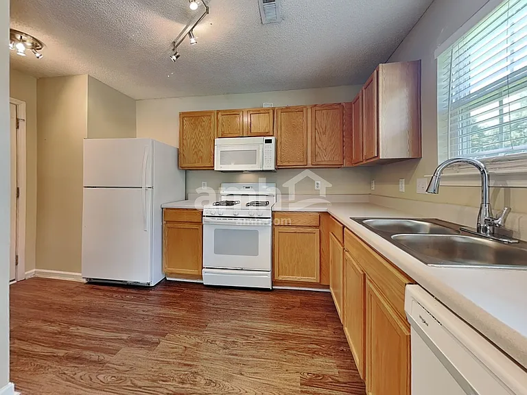 1006 Fort Clapsop Ct — Photo 6