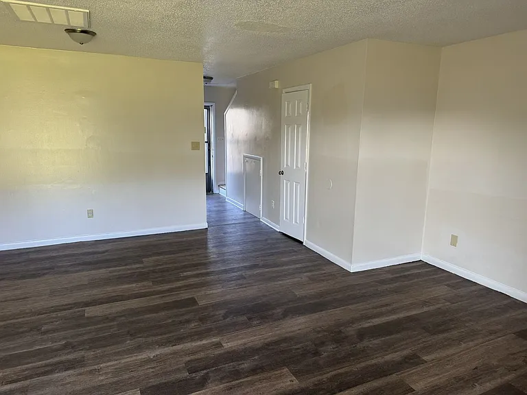 Pine Villa Town Houses — Photo 9