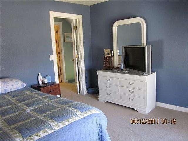 2nd image of 801 Queen Anne Ave