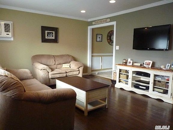3rd image of 259 Tyrconnell Ave