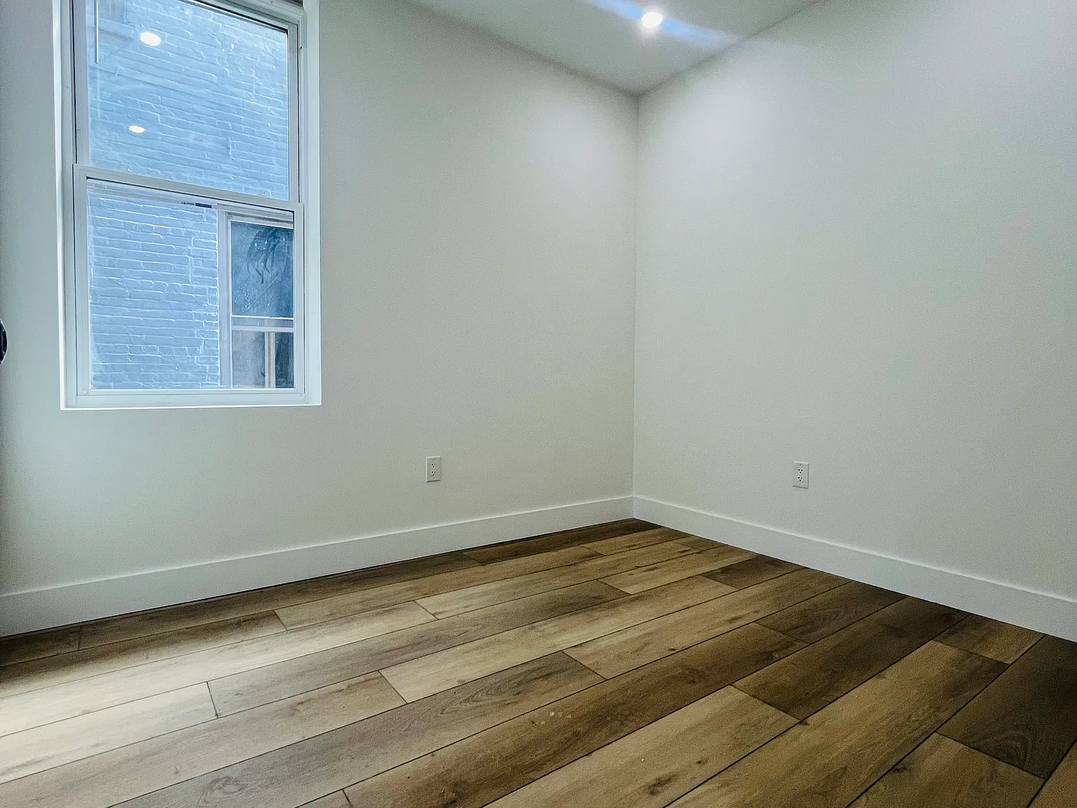 3 bed, 1200 sqft, $3,544 — Photo 4