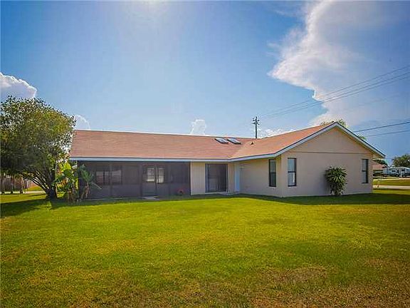 3rd image of 2392 SE Melaleuca Blvd