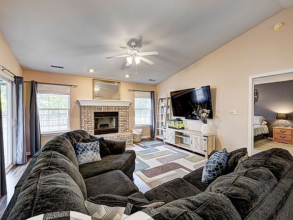3rd image of 257 Lazy Hollow Dr