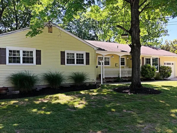 5 Royal Oak Rd, Lawrence Township, NJ 08648