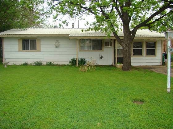 1st image of 104 E Garden Dr